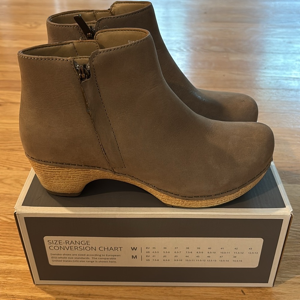 Dansko Lizanne boots in taupe